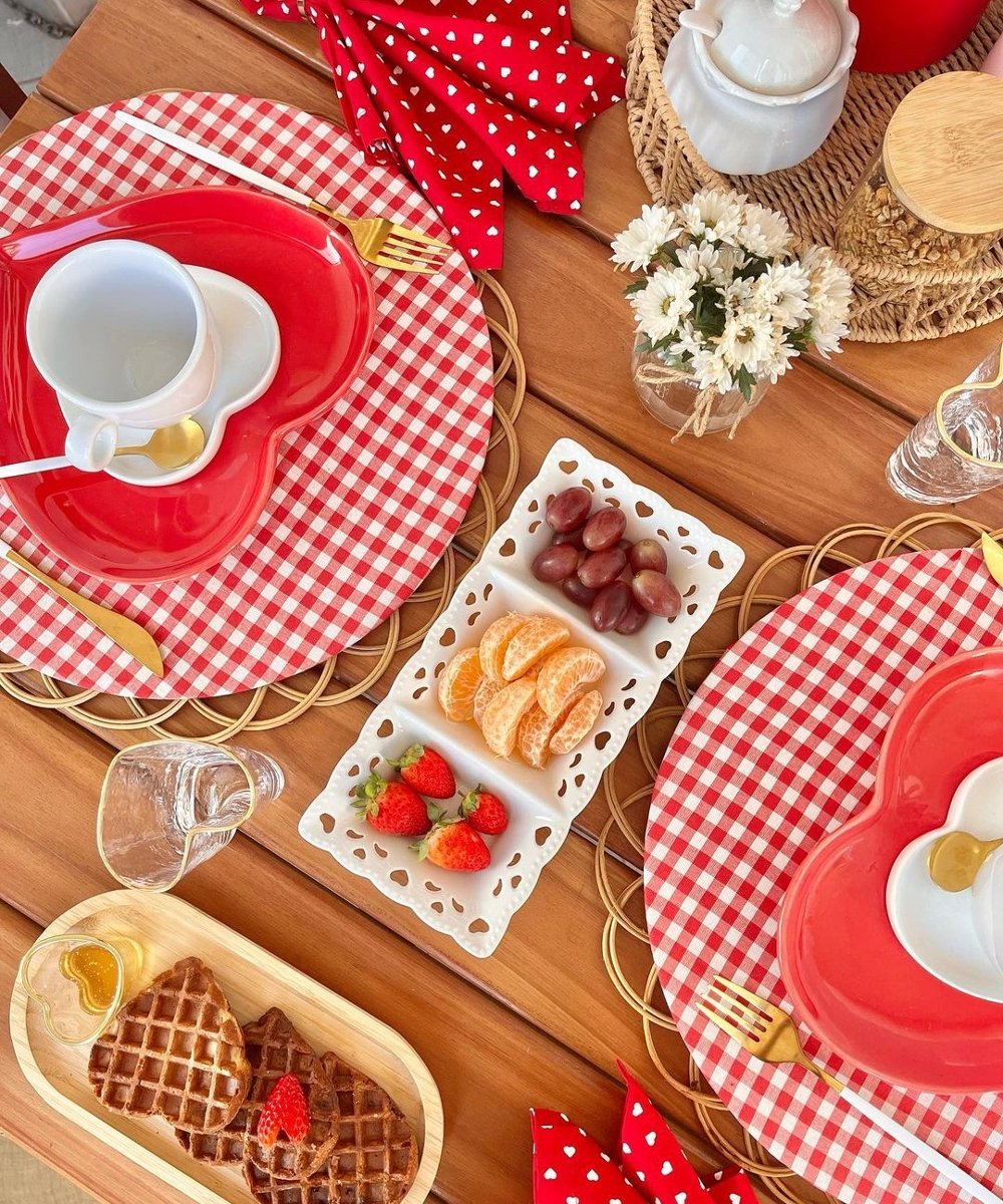 erros comuns ao decorar mesa dia dos namorados