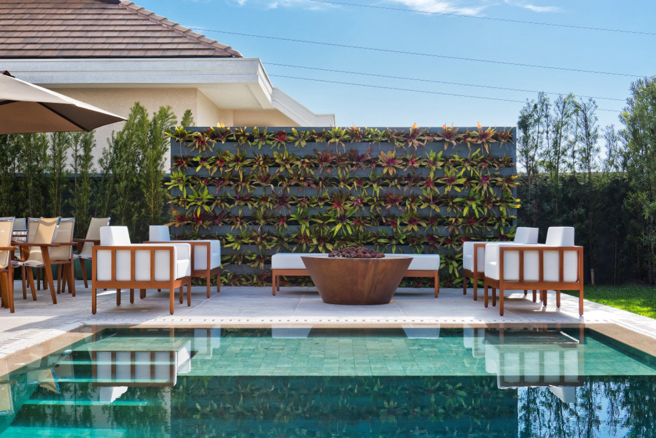 5 ideias de títulos para posts sobre decoração de piscina:
1. Transforme sua Área de Lazer: Ideias Criativas para Decorar o Muro da Piscina
2. Do Rústico ao Moderno: Estilos de Decoração para a Parede da Piscina
3. Iluminação e Natureza: Como Criar um Oásis na sua Piscina
4. Pedras e Jardins Verticais: Tendências em Decoração de Piscina
5. Cascatas e Efeitos Visuais: Elementos que Elevam a Decoração da Piscina