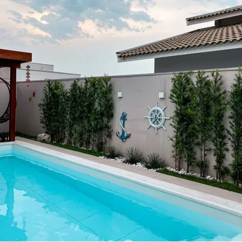 5 ideias de títulos para posts sobre decoração de piscina:
1. Transforme sua Área de Lazer: Ideias Criativas para Decorar o Muro da Piscina
2. Do Rústico ao Moderno: Estilos de Decoração para a Parede da Piscina
3. Iluminação e Natureza: Como Criar um Oásis na sua Piscina
4. Pedras e Jardins Verticais: Tendências em Decoração de Piscina
5. Cascatas e Efeitos Visuais: Elementos que Elevam a Decoração da Piscina
