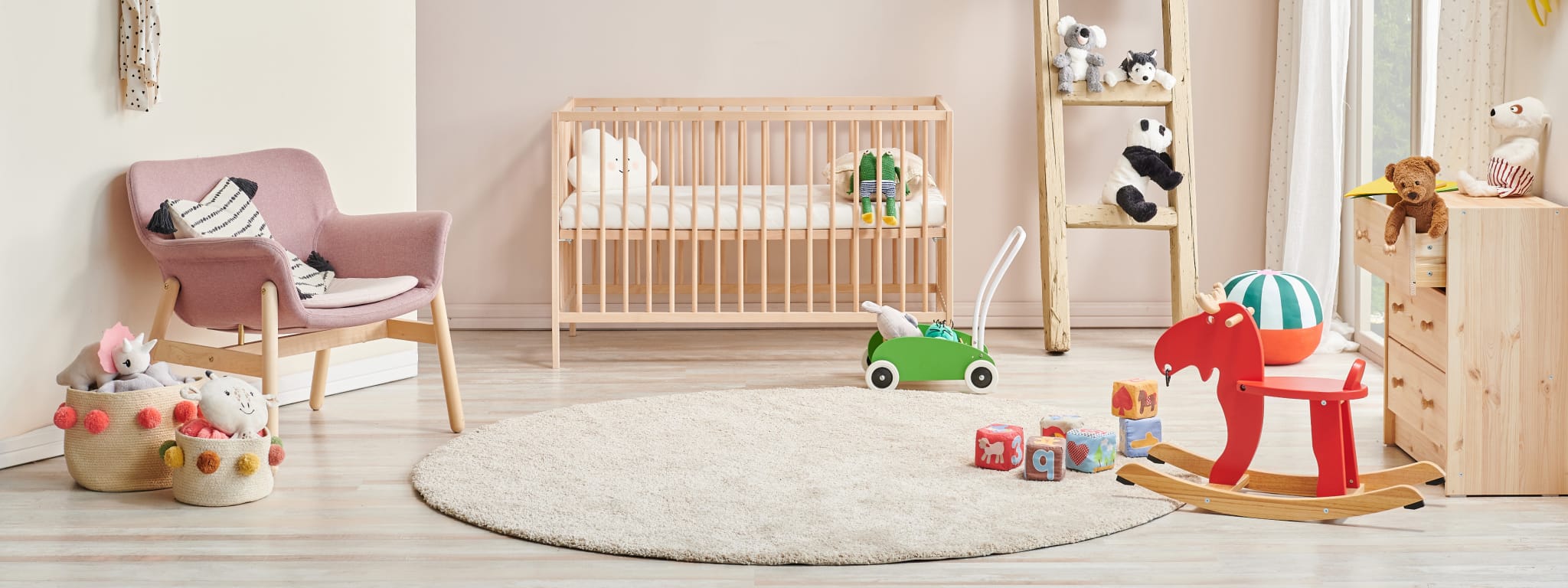 como decorar quarto de bebe menina gastando pouco