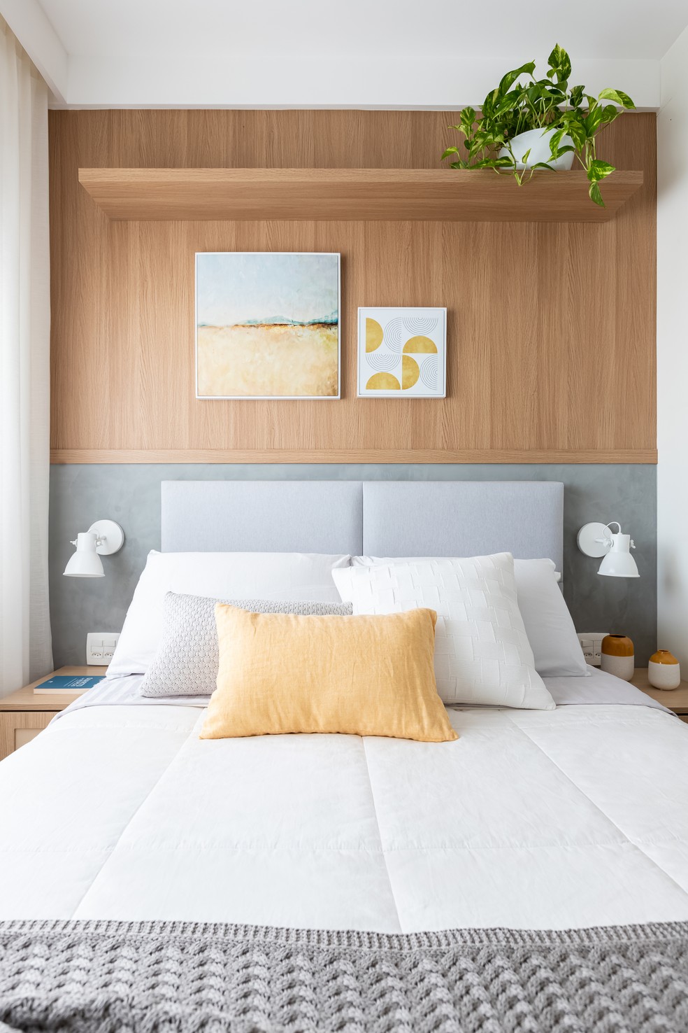 decoração de quarto de casal com papel de parede