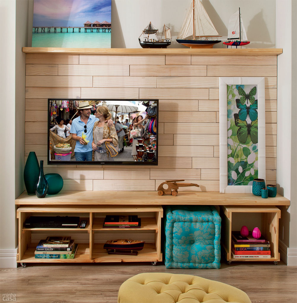 Racks Suspensos e Painéis Ripados: A Dupla Perfeita para uma Sala Moderna e Organizada