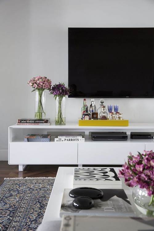 Além da TV: Como Usar o Rack para Contar a História da Sua Casa