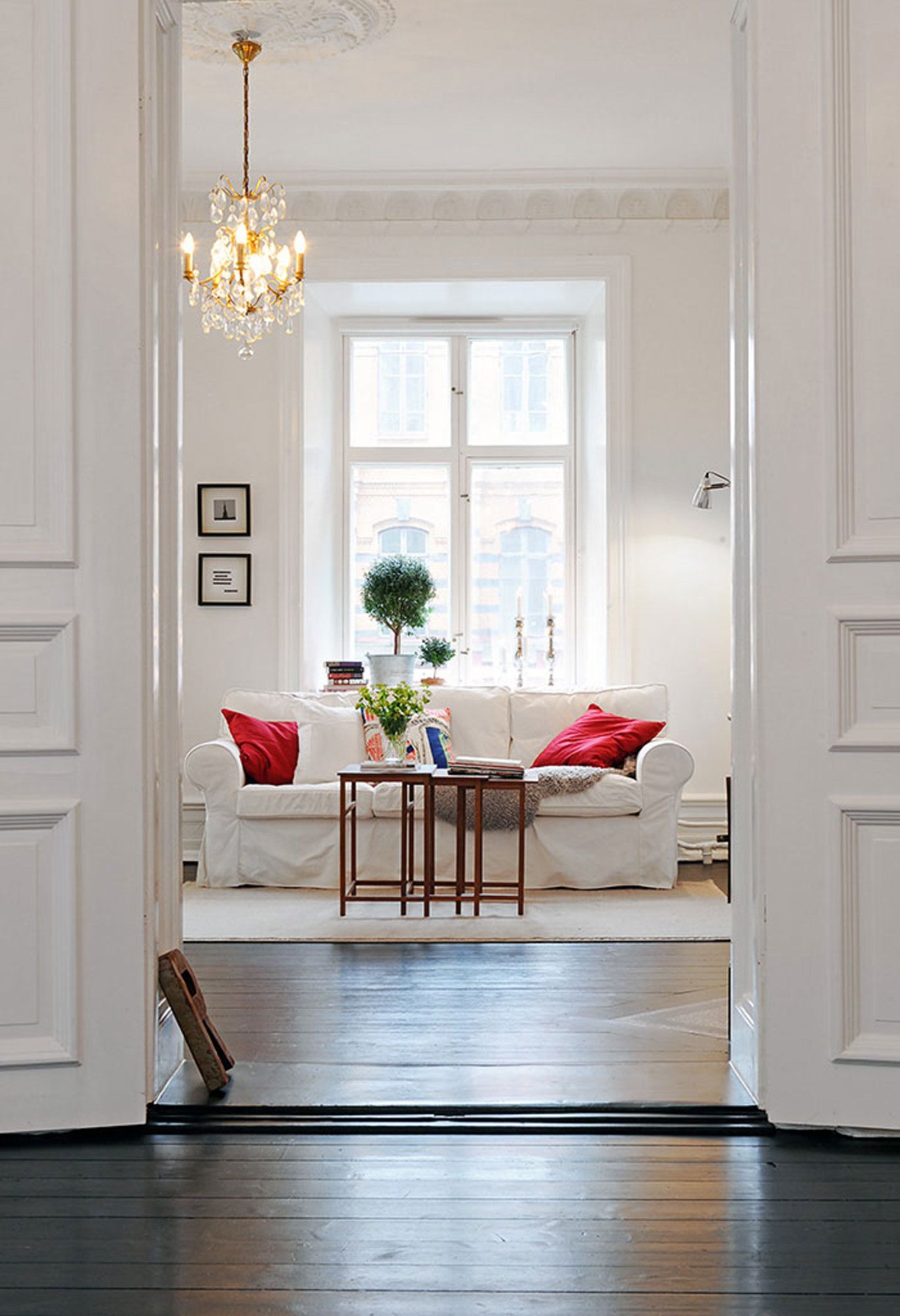 quadro grande ou gallery wall parede branca sala