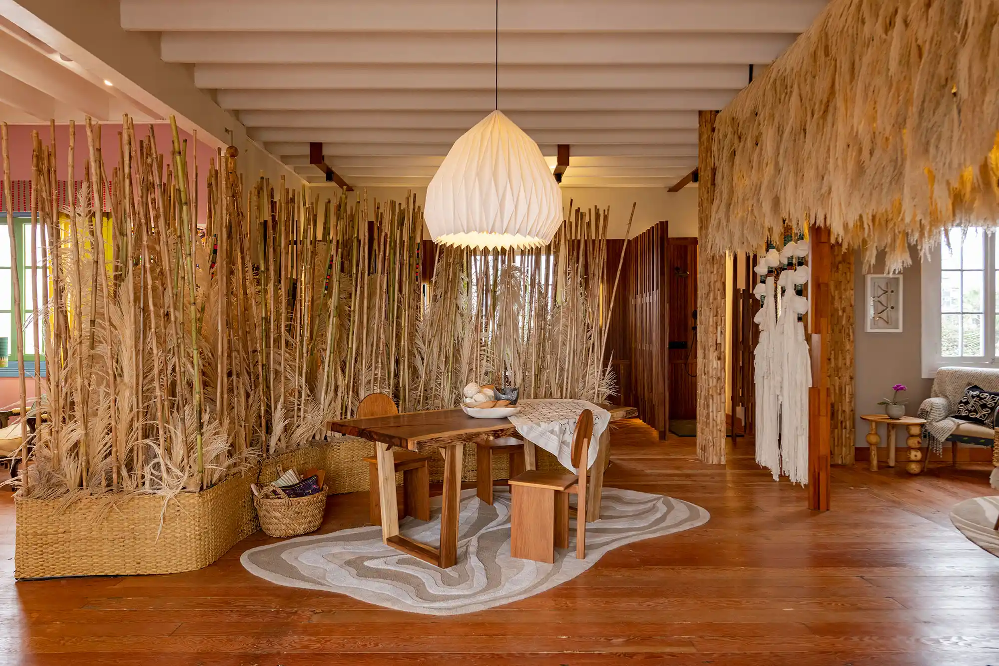 como usar tapetes peruanos em ambientes pequenos