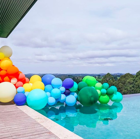 quanto custa decorar uma pool party masculina