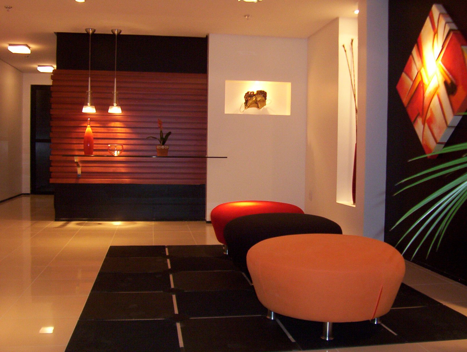 ideias criativas decoração portaria prédio pequeno