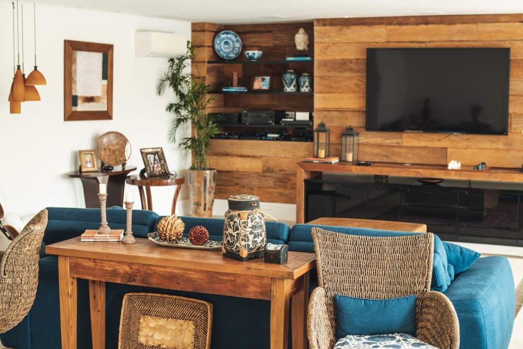 decoração praiana apartamento com texturas leves