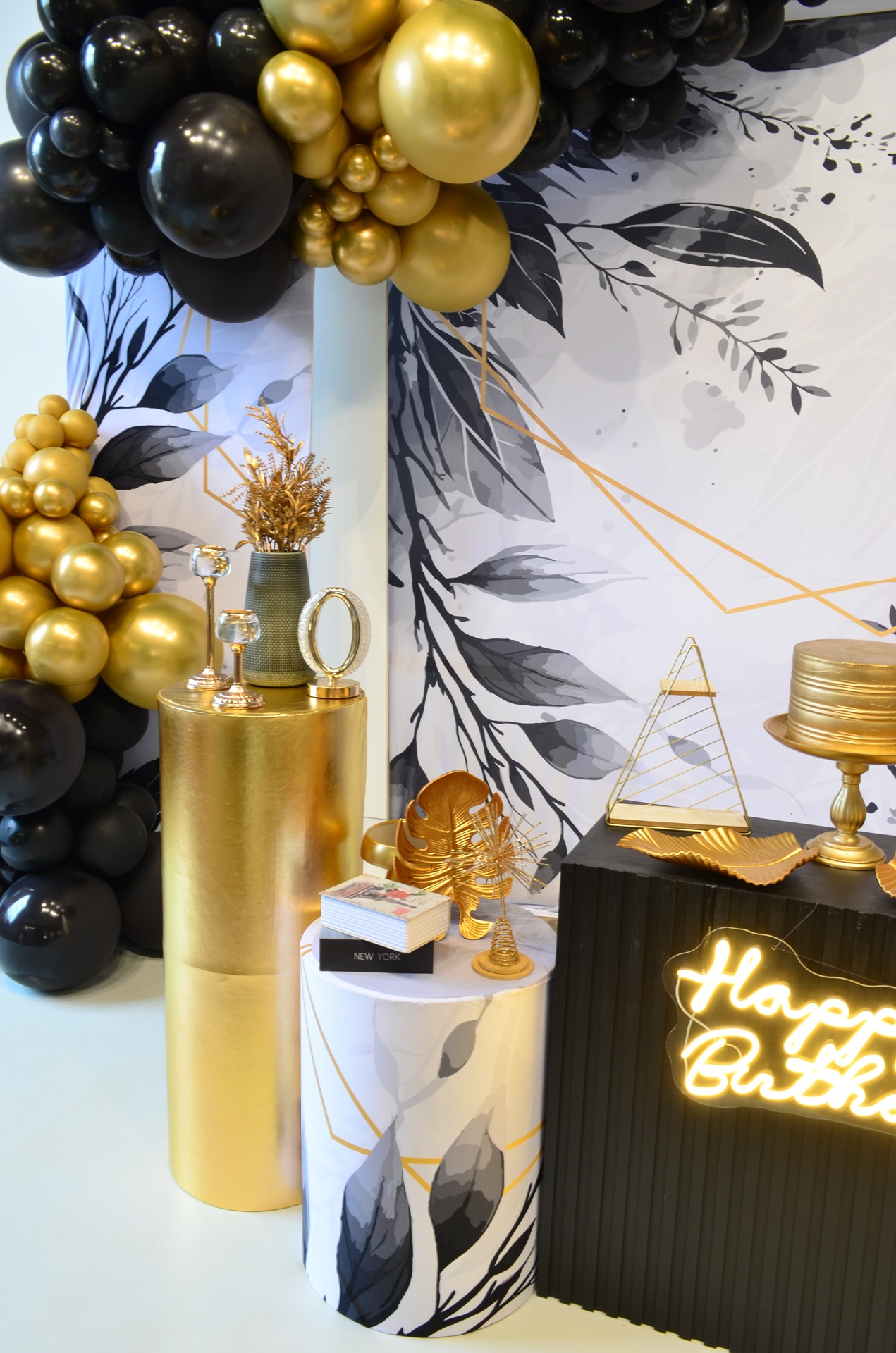 decoração preto e amarelo versus cinza e amarelo