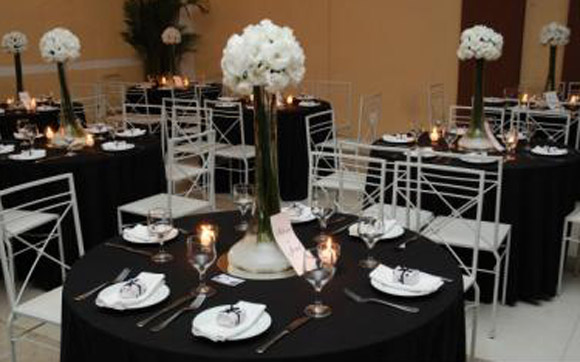 quanto custa montar festa aniversário preto e branco simples