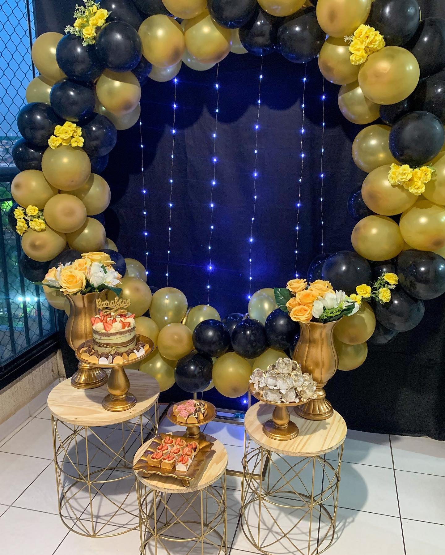 decoração formatura preto e dourado