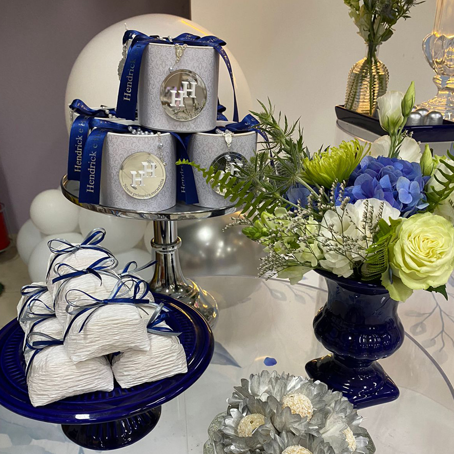 Passo a Passo: Montando a Mesa Principal da sua Primeira Eucaristia em Casa