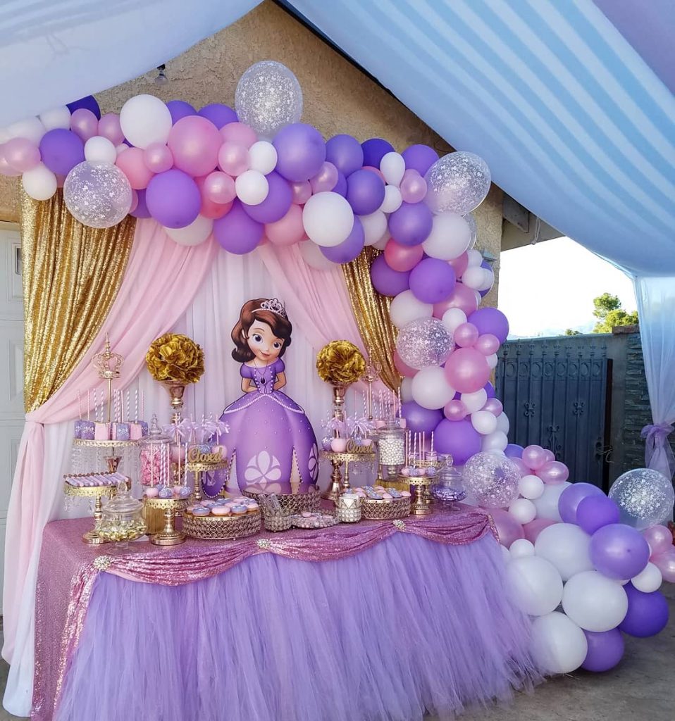 5 ideias de títulos:
1. Decoração Mágica da Princesa Sofia: Dicas Infalíveis para uma Festa Inesquecível!
2. Festa Princesa Sofia: Como Criar um Ambiente Encantador com Pouco Orçamento.
3. DIY Festa Princesa Sofia: Ideias Criativas de Decoração e Lembrancinhas.
4. O Guia Completo da Festa Princesa Sofia: Do Bolo aos Balões.
5. Transforme sua Festa com o Tema Princesa Sofia: Inspirações e Tendências.