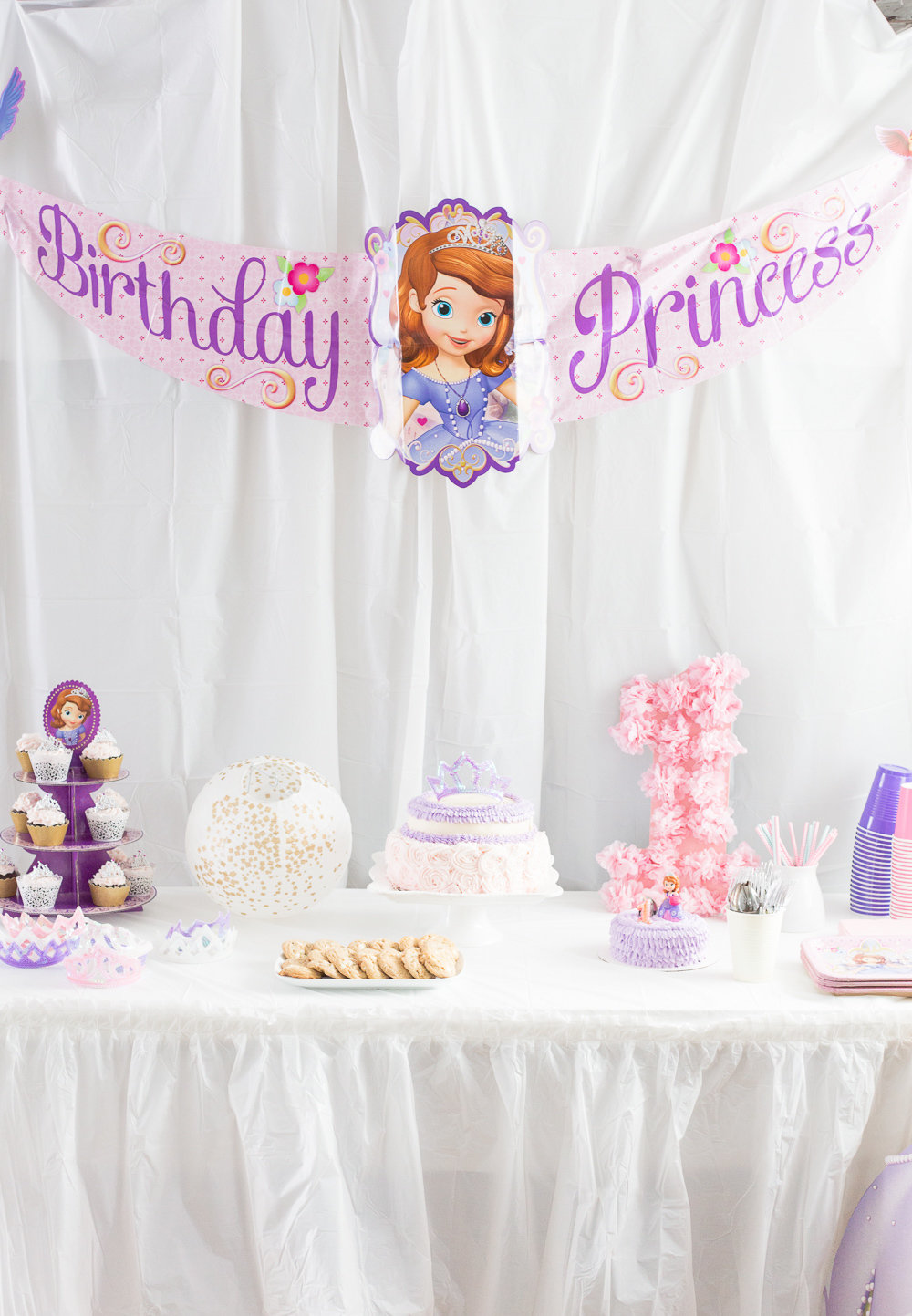 5 ideias de títulos:
1. Decoração Mágica da Princesa Sofia: Dicas Infalíveis para uma Festa Inesquecível!
2. Festa Princesa Sofia: Como Criar um Ambiente Encantador com Pouco Orçamento.
3. DIY Festa Princesa Sofia: Ideias Criativas de Decoração e Lembrancinhas.
4. O Guia Completo da Festa Princesa Sofia: Do Bolo aos Balões.
5. Transforme sua Festa com o Tema Princesa Sofia: Inspirações e Tendências.