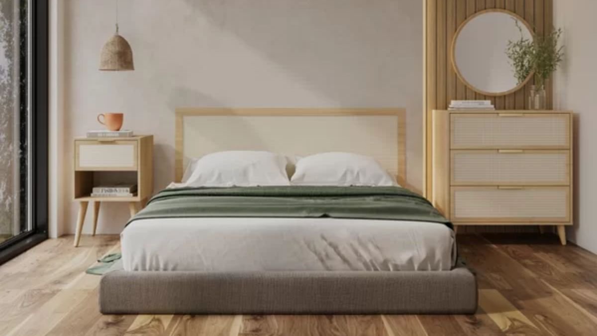 decoração quarto de casal com papel de parede na cabeceira