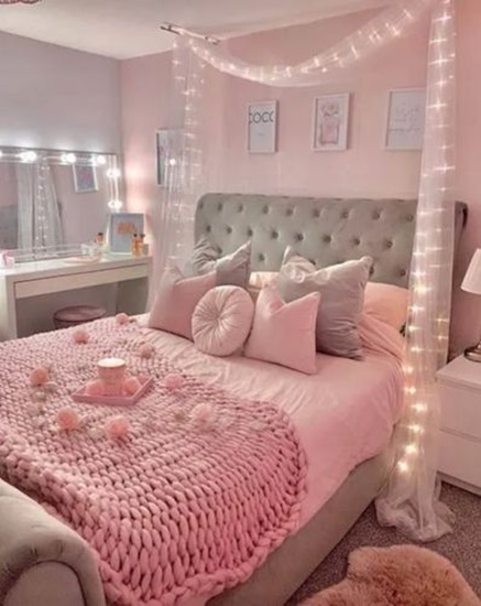 Guia Completo: Como Escolher o Estilo de Decoração Ideal para Seu Quarto Feminino; Decoração de Quarto Feminino Pequeno: Maximizando Espaço com Estilo; DIY: Crie um Quarto Aesthetic Incrível com Pouco Dinheiro; As Tendências de Cores e Materiais para Quartos Femininos em 2026; Itens Essenciais para um Quarto Feminino Aconchegante e Funcional; Transforme seu Quarto com Candy Colors: Delicadeza e Charme