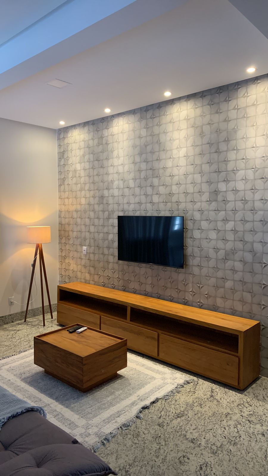 Racks Suspensos: A Solução Ideal para Salas Pequenas e Modernas