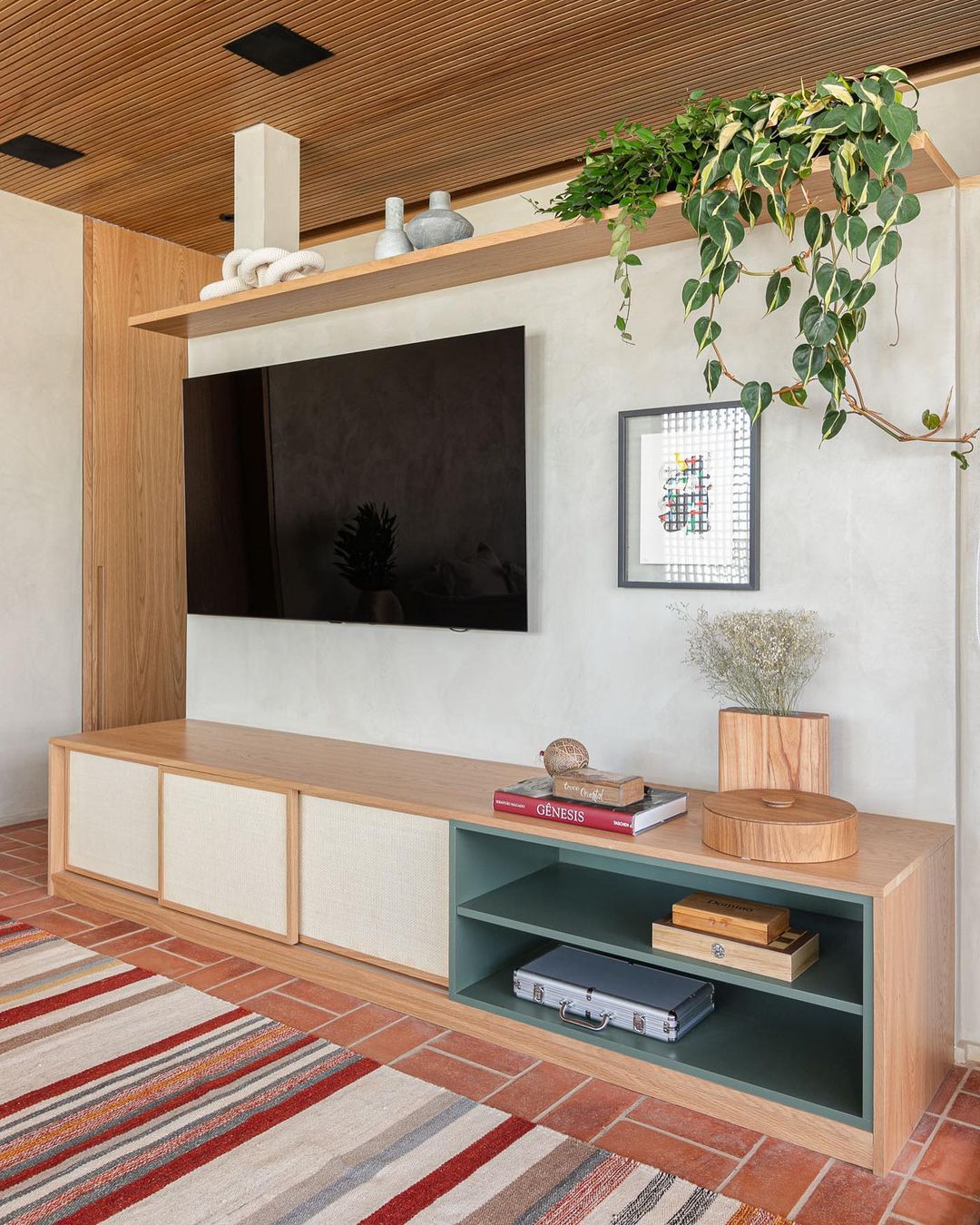 Racks Suspensos: A Solução Ideal para Salas Pequenas e Modernas