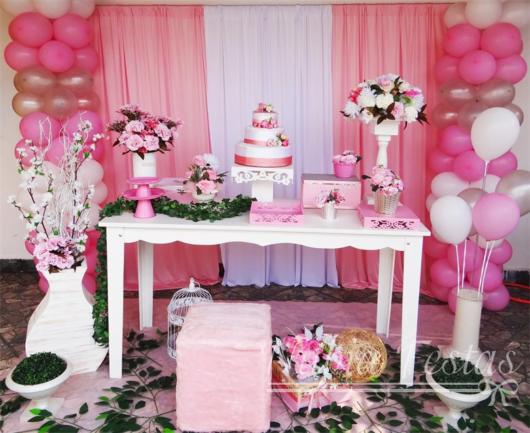 Como usar tons de rosa na decoração de interiores