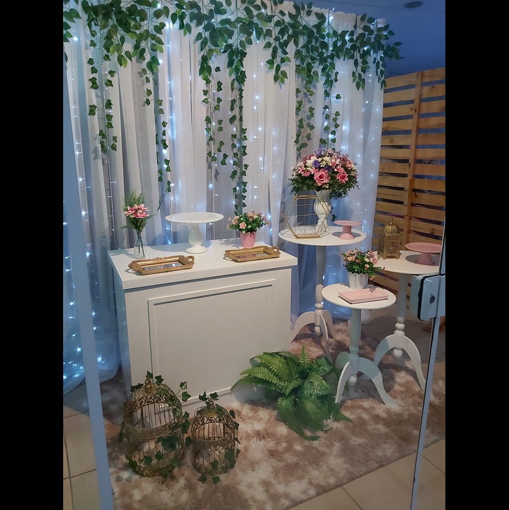 Guia de Materiais e Iluminação para Decoração Rosa e Dourado