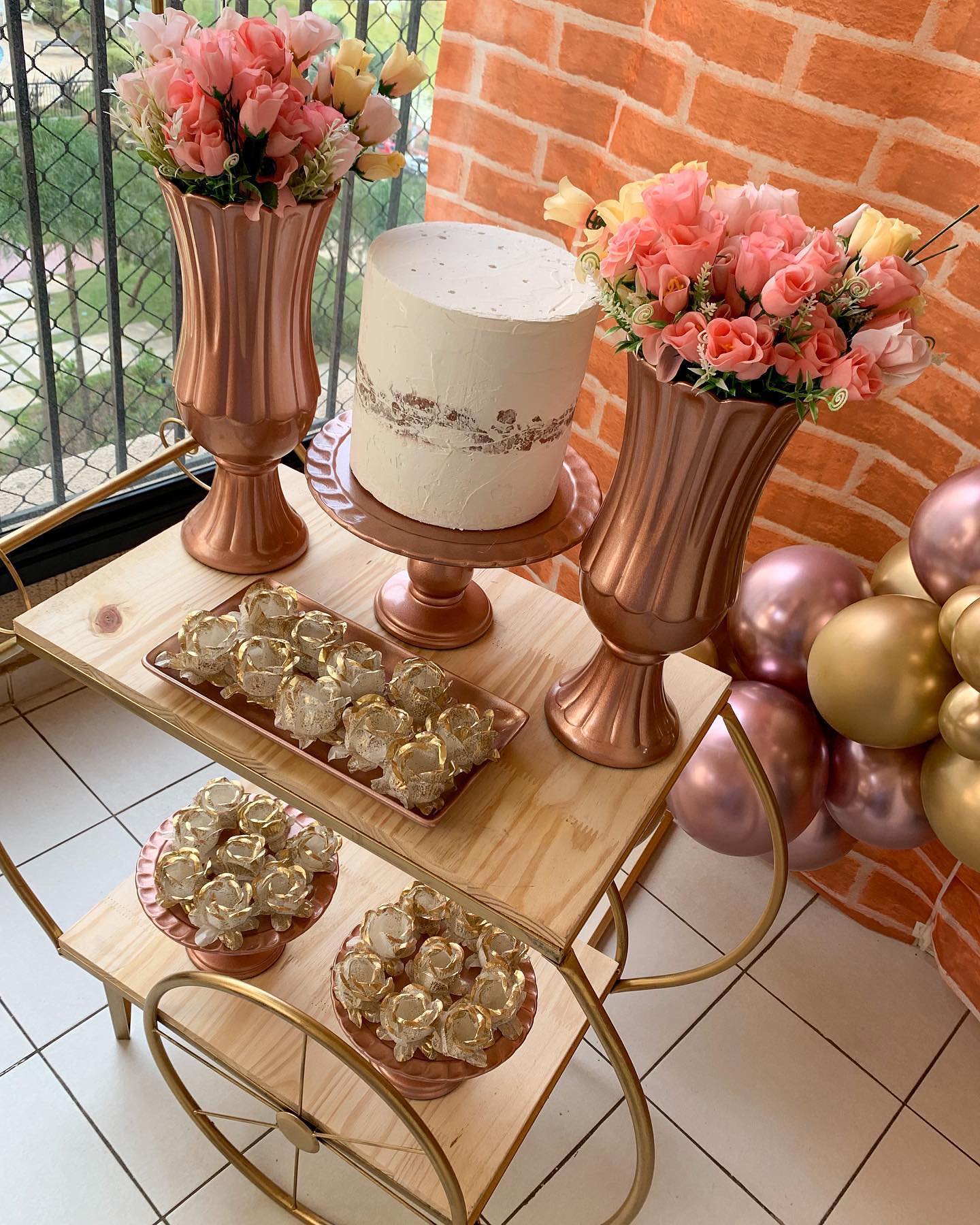 decoração rose gold vs dourado festa