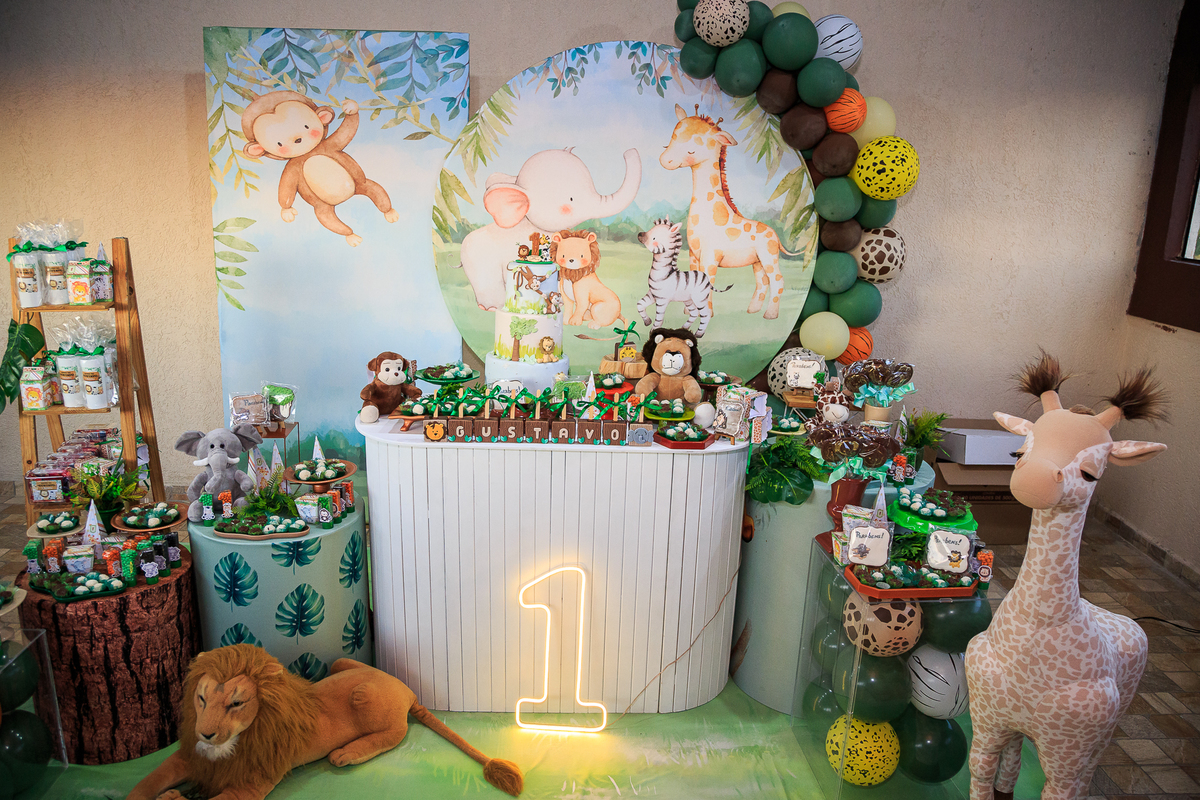 decoração safari 1 ano