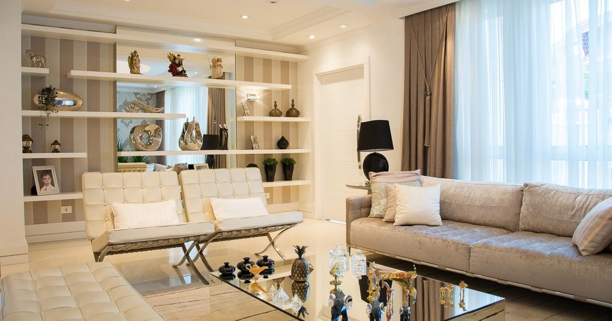 iluminação estratégica sala comprida e estreita