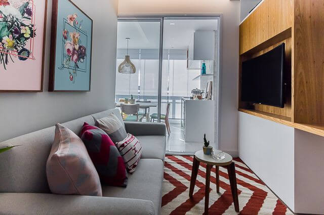 decorar sala comprida e estreita barato