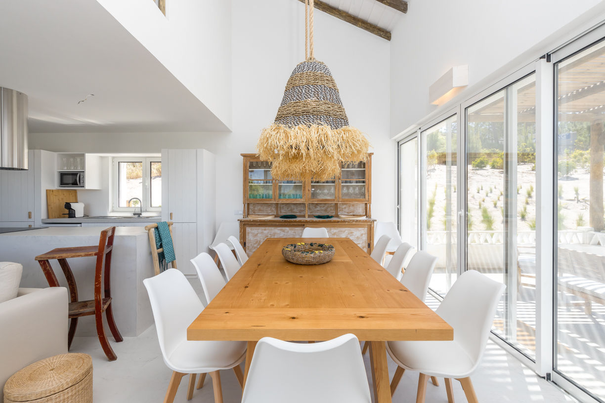 5 ideias de títulos:
1. Sala de Jantar Moderna 2026: O Guia Completo do Luxo Habitável
2. Transforme Sua Sala de Jantar: Tendências de Mobiliário e Materiais Naturais
3. Iluminação que Inspira: Pendentes Esculturais para sua Sala de Jantar
4. Paletas de Cores Ousadas e Elegantes para Salas de Jantar em 2026
5. Dicas Práticas para uma Mesa Posta Sofisticada e Funcional