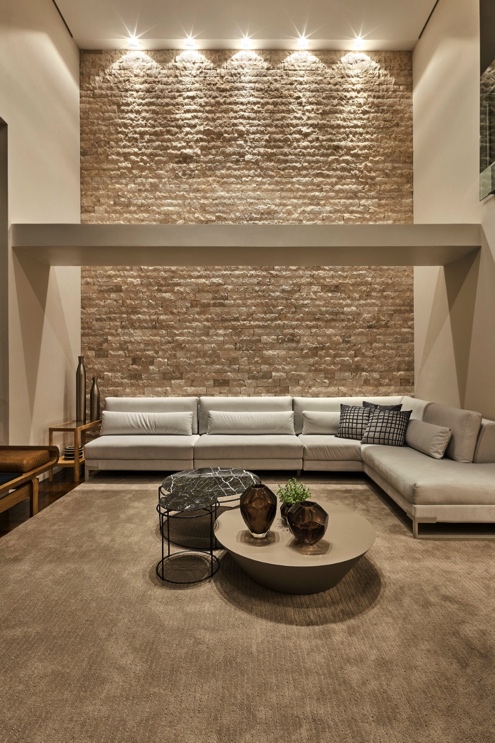 Como Escolher as Cortinas Ideais para Salas de Pé-Direito Duplo