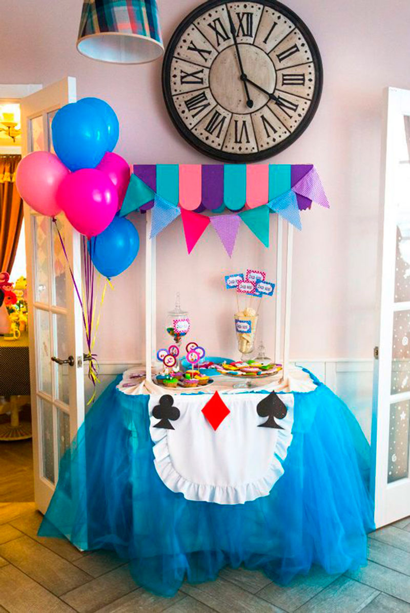 centro de mesa cha chapeleiro maluco simples