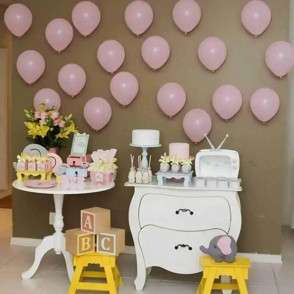 decoração simples chá de fraldas menina
