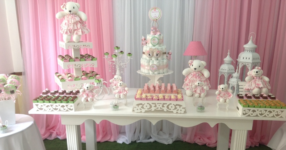 decoração simples chá de fraldas menina com balões