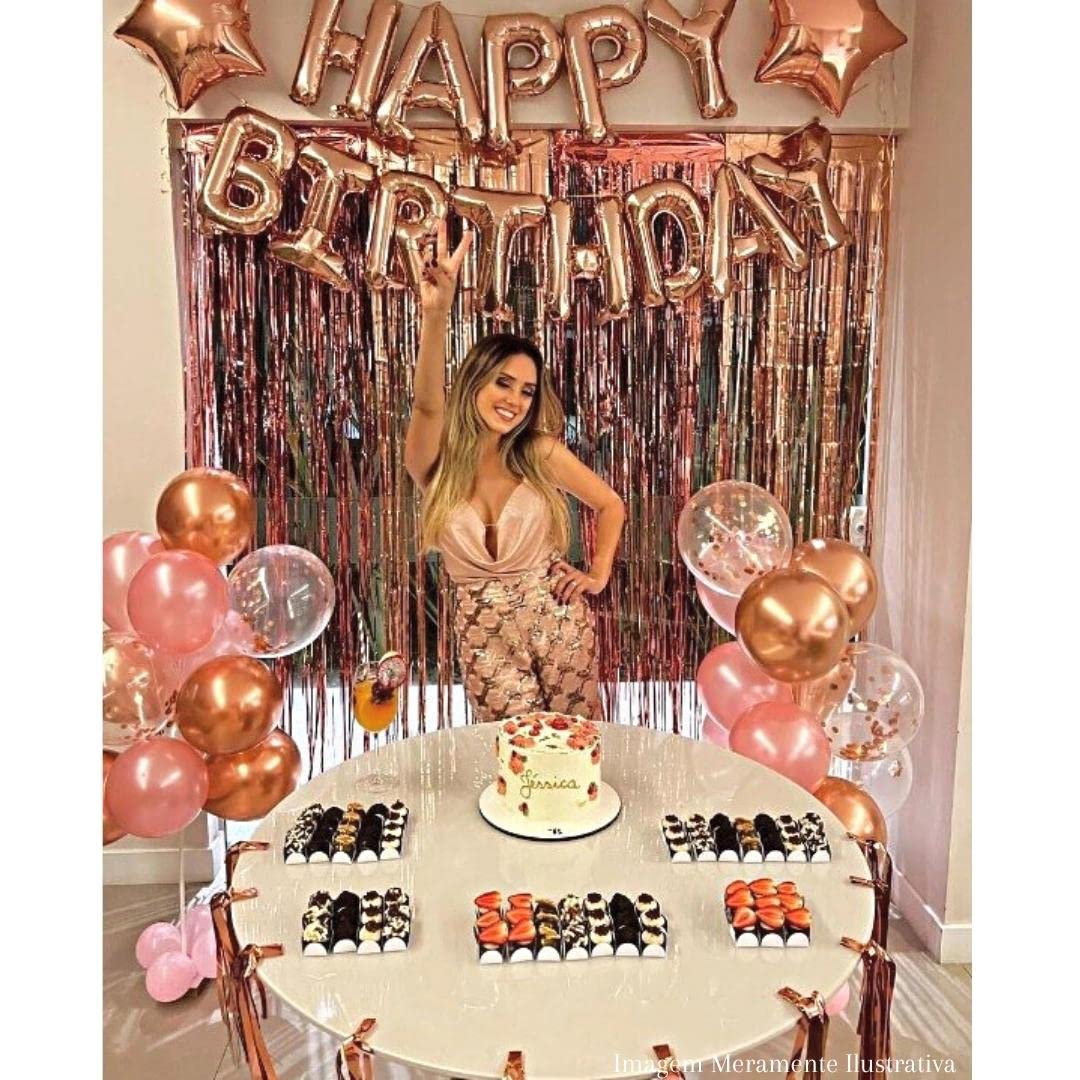 decoração simples com cortina metalizada