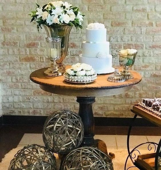 5 ideias de títulos:
1. Casamento Civil: Decoração Minimalista e Econômica
2. DIY para Casamento Civil: Toques Pessoais e Criativos
3. Tendências de Decoração para Casamentos Civis em 2025
4. Centros de Mesa e Painéis de Fotos: Ideias Criativas e Baratas
5. Lembrancinhas Comestíveis: Charme e Sabor para seu Casamento Civil