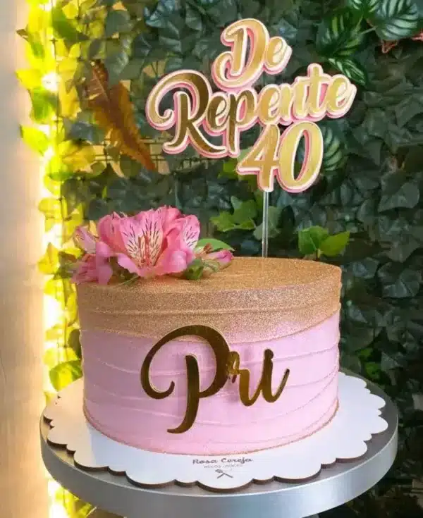 decoração simples para bolo feminino