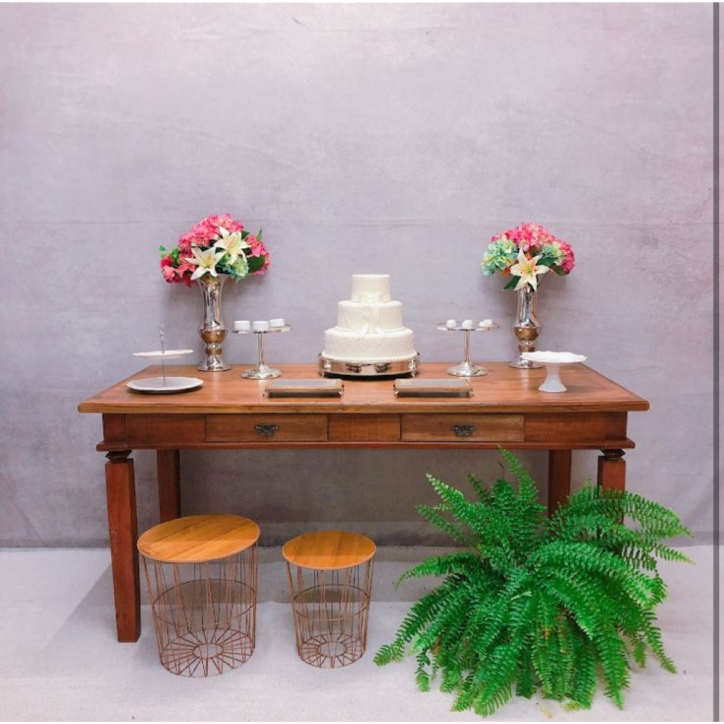 Iluminação e Cores: Criando a Atmosfera Perfeita para um Casamento Minimalista