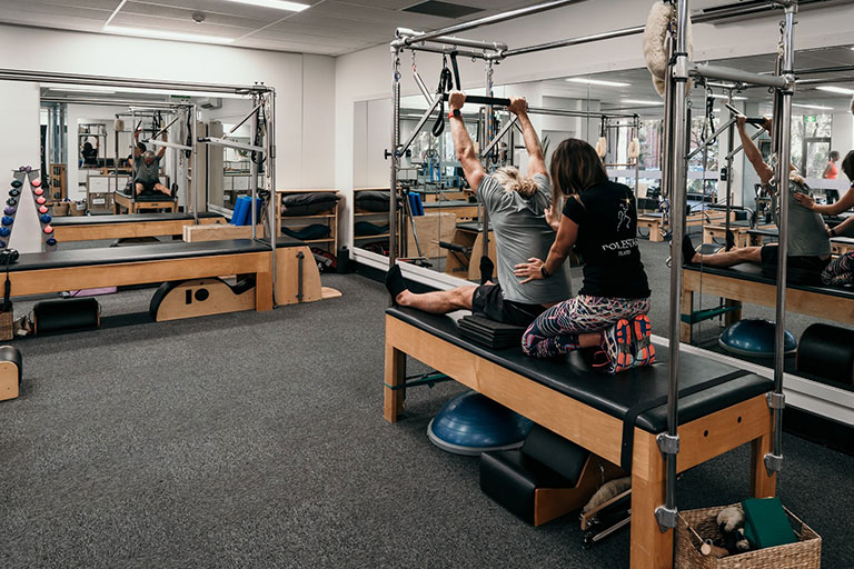 A importância da iluminação na decoração de estúdios de Pilates