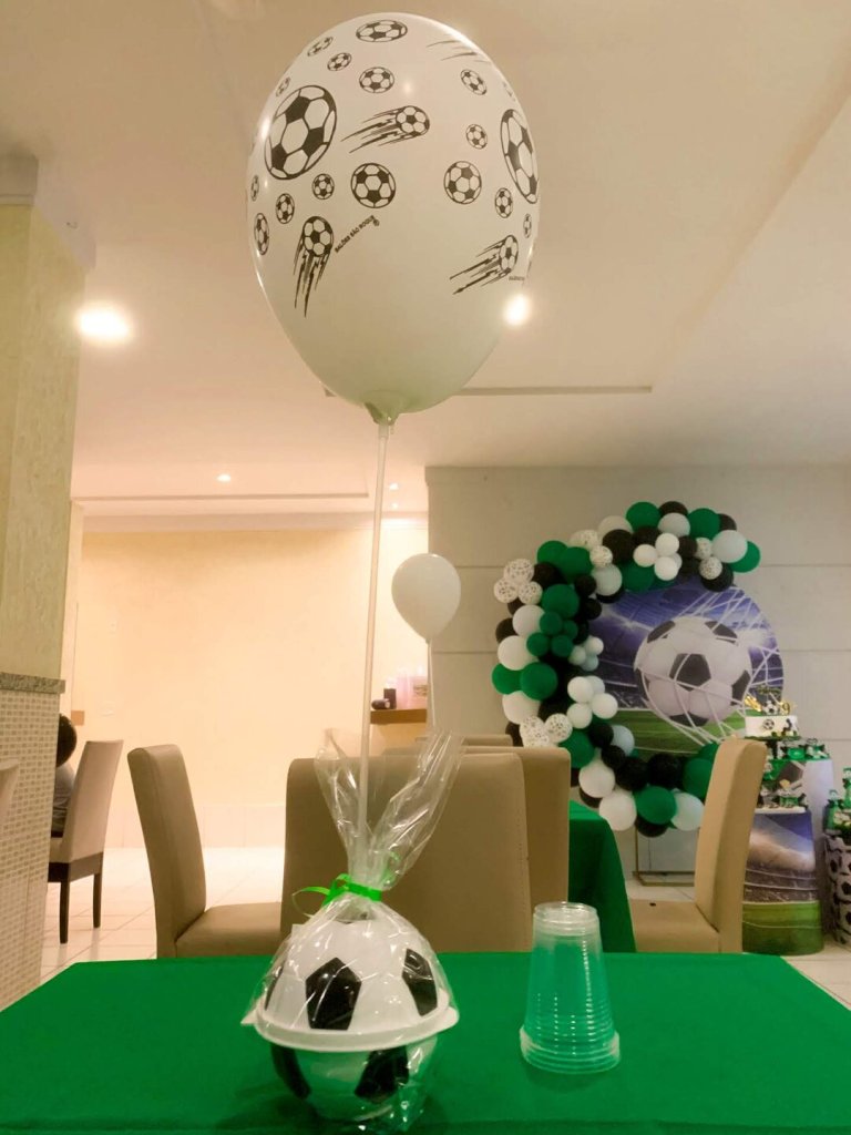 5 ideias de títulos:
1. Decoração de Festa Futebol: Guia Completo para Aniversários Inesquecíveis
2. Transforme o Quarto do seu Filho com Decoração de Futebol Criativa
3. Festa Futebol: Dicas de Decoração para Todos os Estilos e Idades
4. Como Criar uma Decoração de Futebol Sofisticada para Festas
5. Elementos Essenciais para uma Decoração de Quarto Temática de Futebol