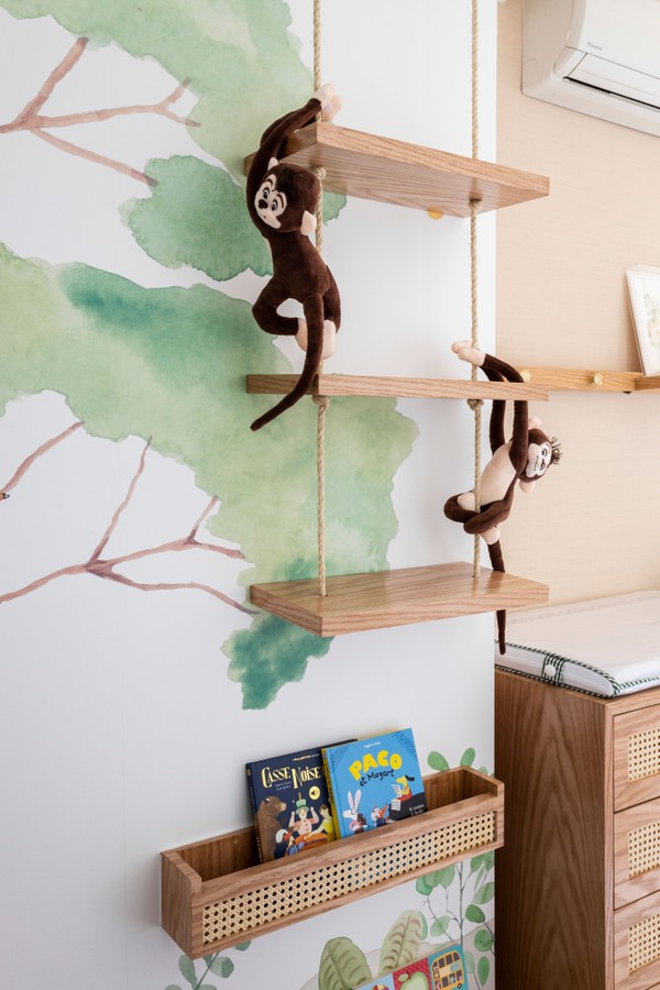 5 ideias de títulos:
1. Transforme o Quarto do seu Bebê com o Encanto do Tema Safari
2. Festa Safari Aquarela: Ideias Criativas e Econômicas para um Aniversário Inesquecível
3. Safari Chic: A Tendência de Decoração que Une Sofisticação e Aventura
4. DIY Decoração Safari: Crie um Ambiente Mágico com Materiais Simples
5. Guia Completo: Elementos Essenciais e Cores para sua Decoração Safari