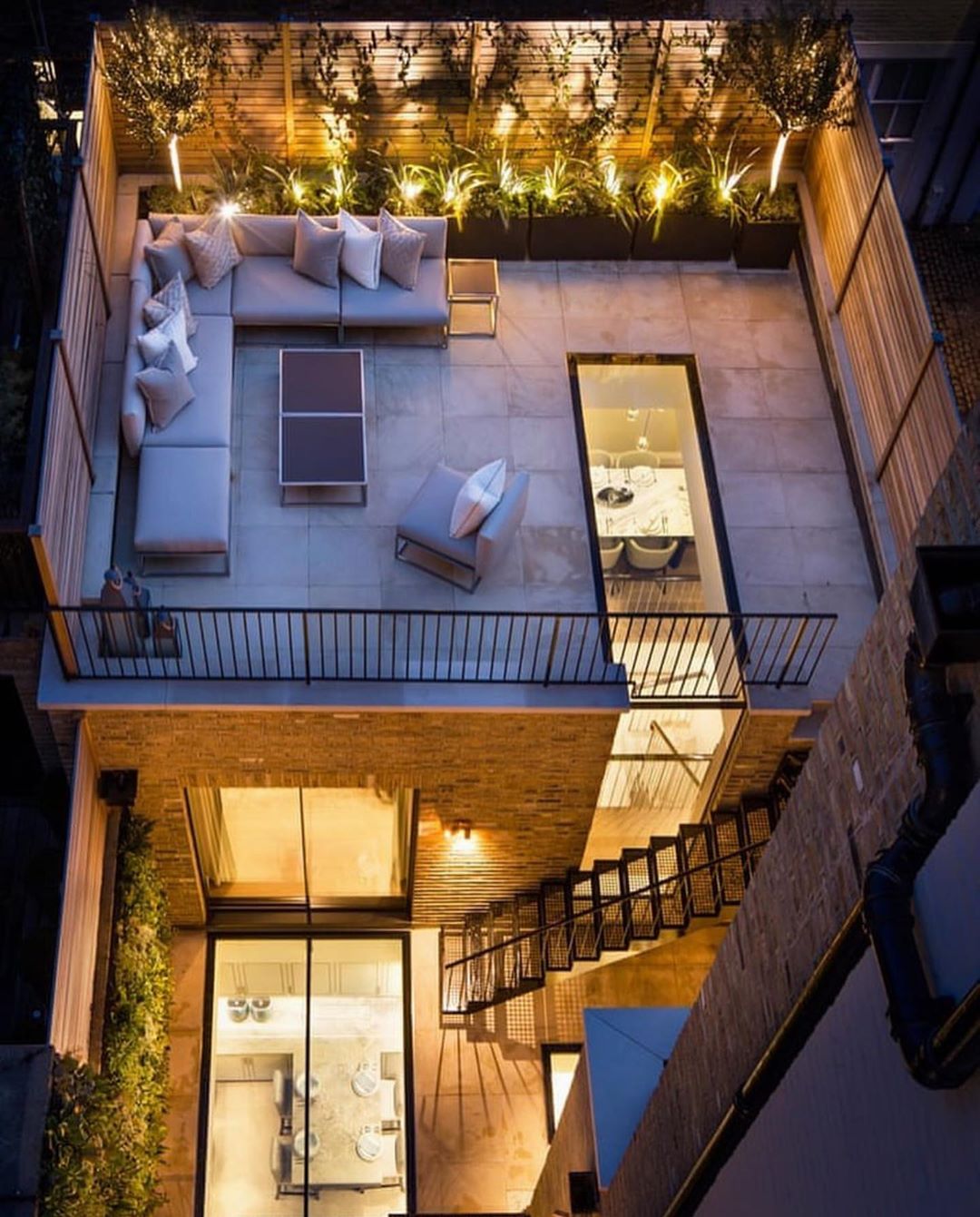 Jardins Verticais: A Solução Verde para Terraços Compactos