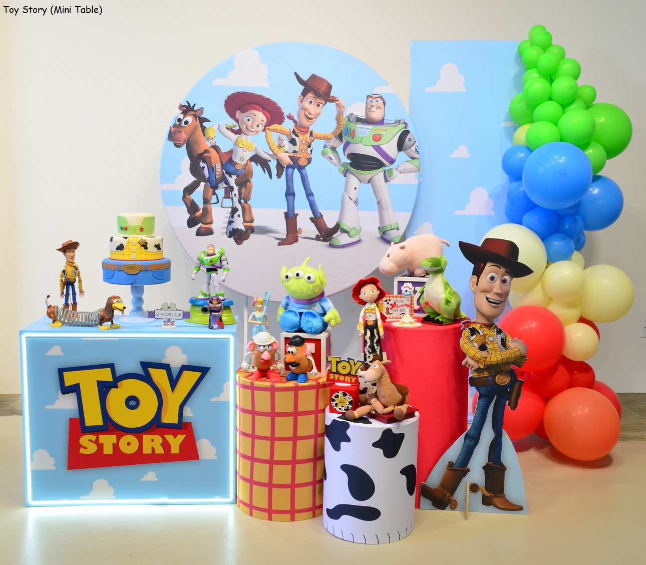 Guia Completo: Como Criar uma Festa Toy Story Inesquecível em Casa; Transforme o Quarto do Seu Filho: 7 Ideias de Decoração Toy Story Lúdica e Funcional; DIY Toy Story: Crie a Nuvem do Andy e Outros Detalhes Icônicos para Sua Festa; Paleta de Cores Toy Story: Inspire-se nos Tons de Woody e Buzz para Decorar; Além da Festa: Itens Essenciais para um Quarto Infantil com Tema Toy Story