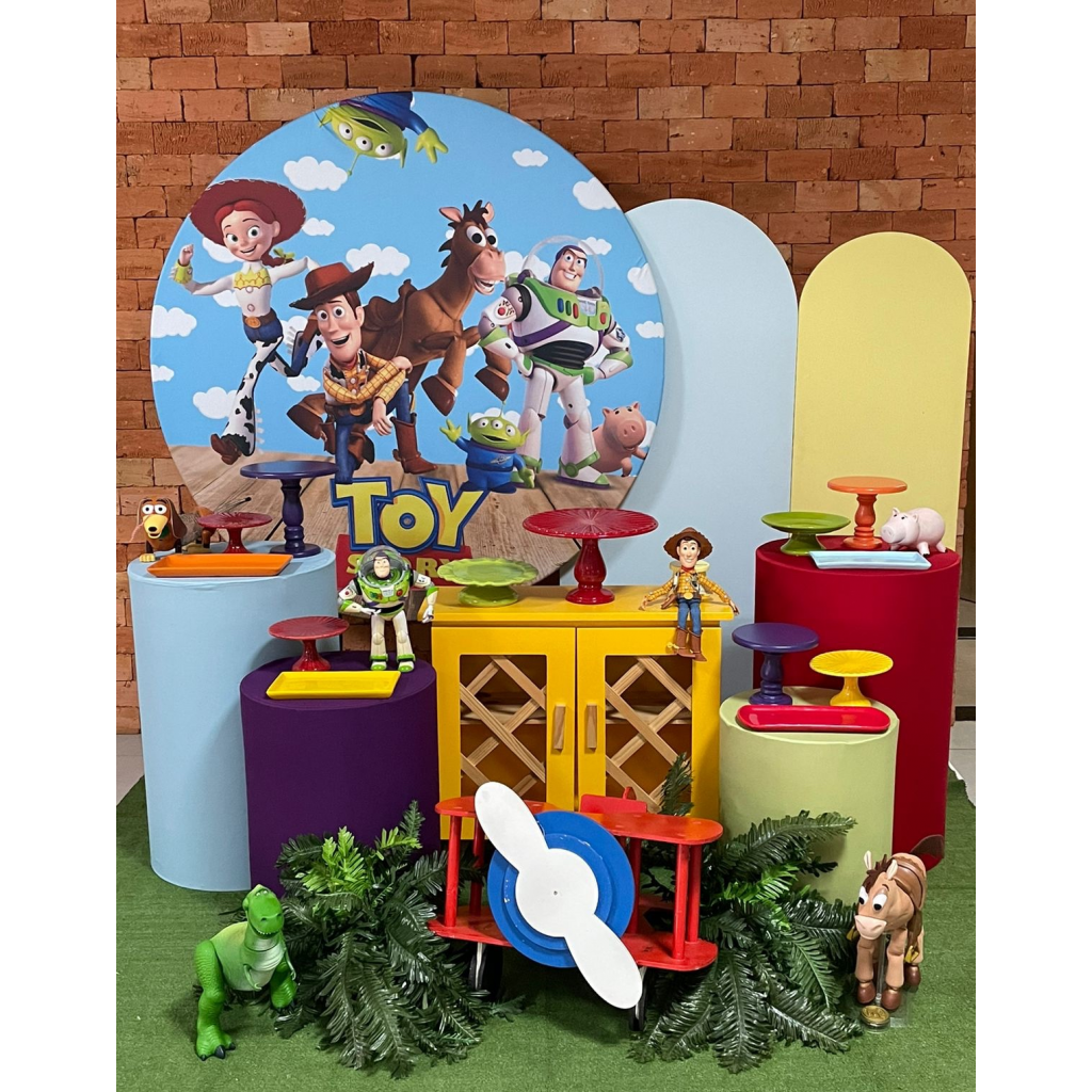 Guia Completo: Como Criar uma Festa Toy Story Inesquecível em Casa; Transforme o Quarto do Seu Filho: 7 Ideias de Decoração Toy Story Lúdica e Funcional; DIY Toy Story: Crie a Nuvem do Andy e Outros Detalhes Icônicos para Sua Festa; Paleta de Cores Toy Story: Inspire-se nos Tons de Woody e Buzz para Decorar; Além da Festa: Itens Essenciais para um Quarto Infantil com Tema Toy Story