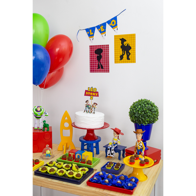 Guia Completo: Como Criar uma Festa Toy Story Inesquecível em Casa; Transforme o Quarto do Seu Filho: 7 Ideias de Decoração Toy Story Lúdica e Funcional; DIY Toy Story: Crie a Nuvem do Andy e Outros Detalhes Icônicos para Sua Festa; Paleta de Cores Toy Story: Inspire-se nos Tons de Woody e Buzz para Decorar; Além da Festa: Itens Essenciais para um Quarto Infantil com Tema Toy Story