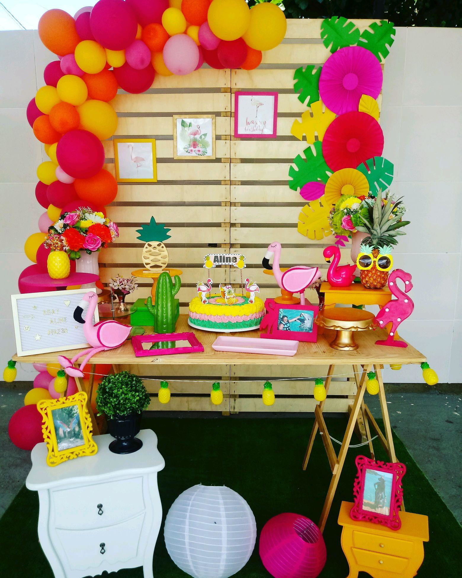 Bambu e Palha no Estilo Tropical; Transforme seu Quarto em um Refúgio Tropical: Dicas e Inspirações