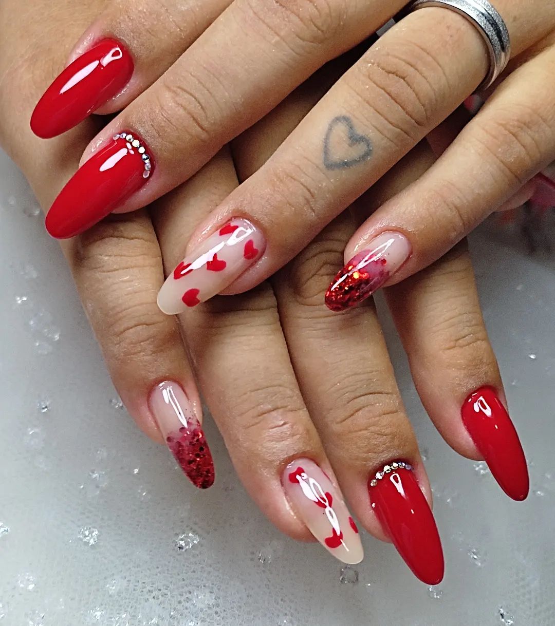 unhas vermelhas decoradas simples