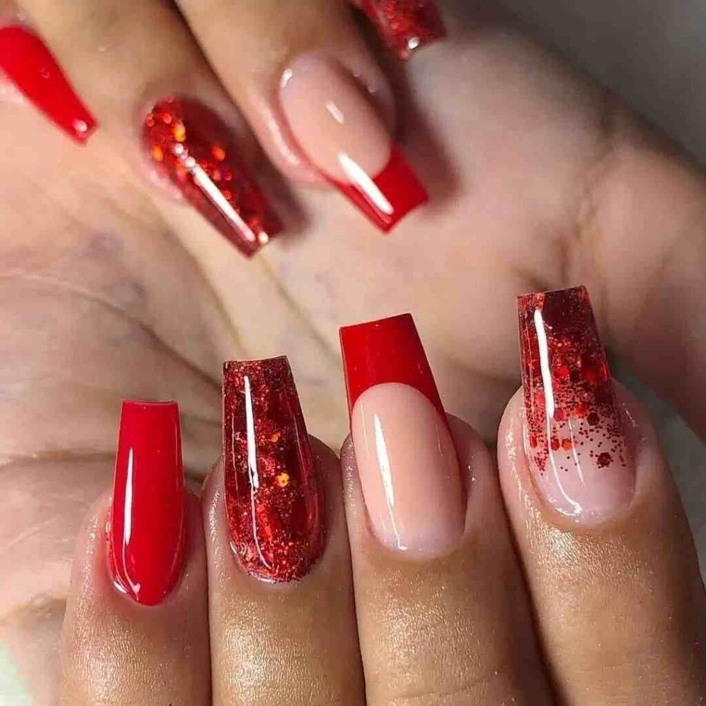 unhas vermelhas decoradas com pedras