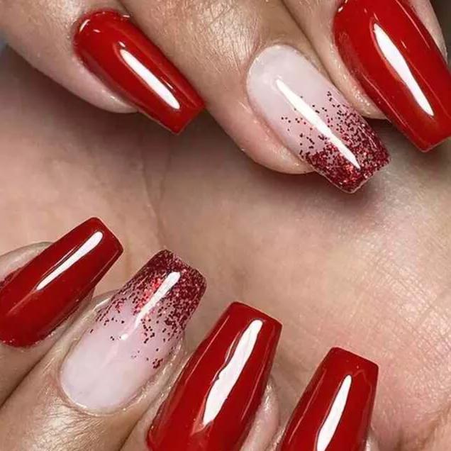 unhas vermelhas com glitter