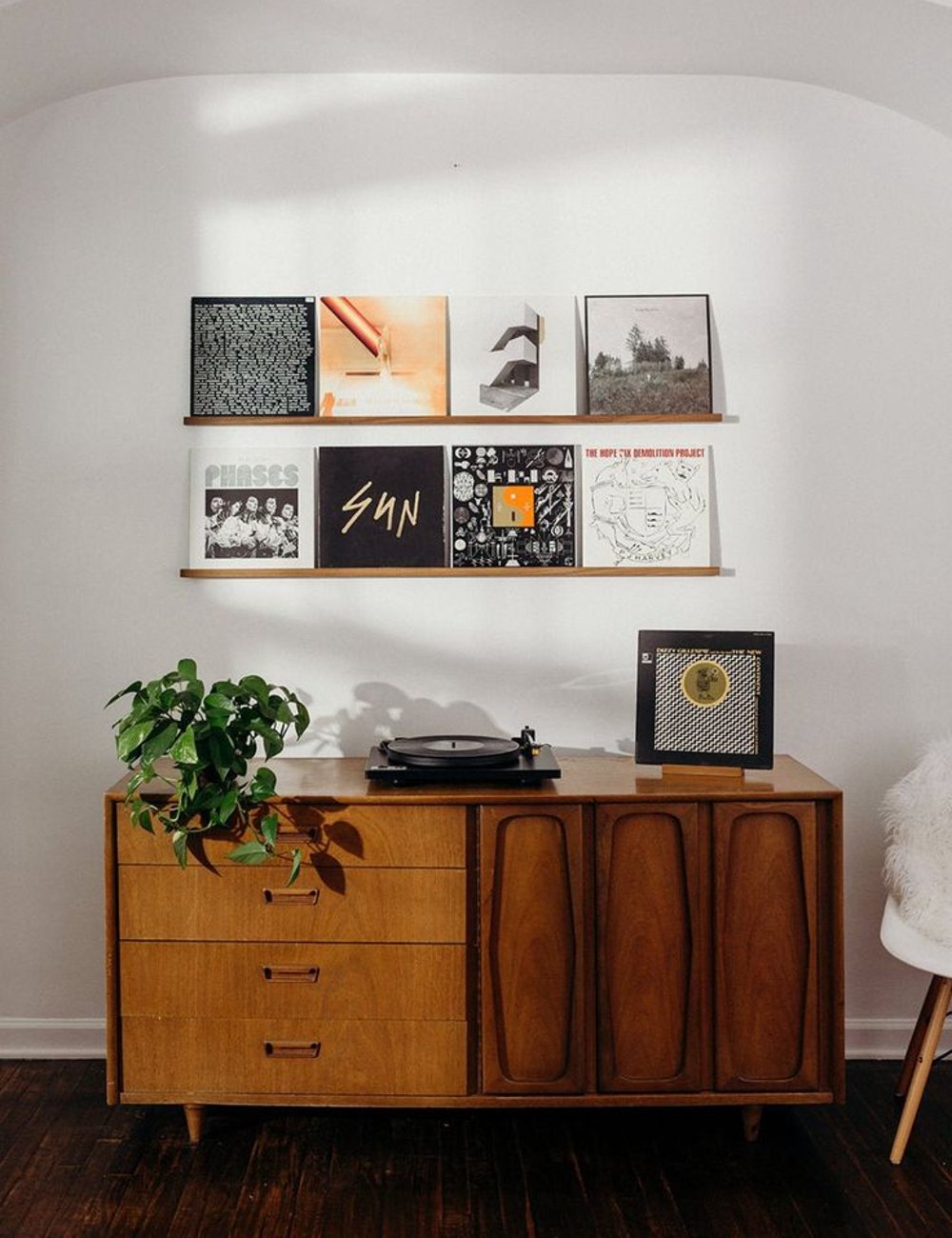 Como criar um painel de discos de vinil impactante para sua festa