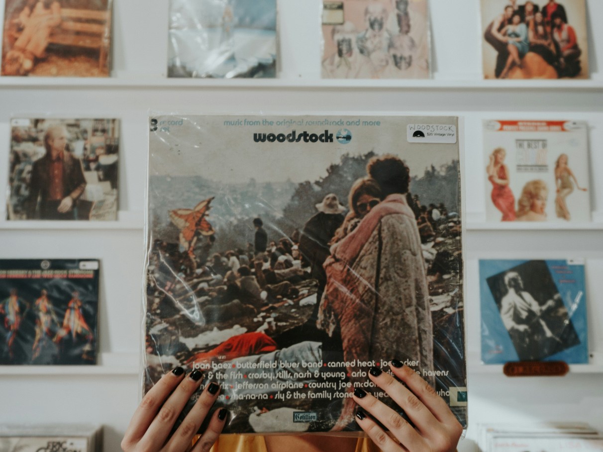 DIY: Transforme discos de vinil em lembrancinhas únicas para sua festa